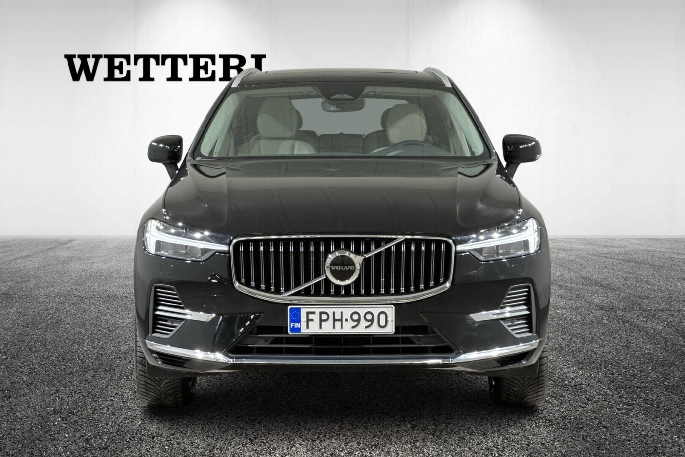 Esittelykuva VOLVO XC60 lataushybridiautosta.