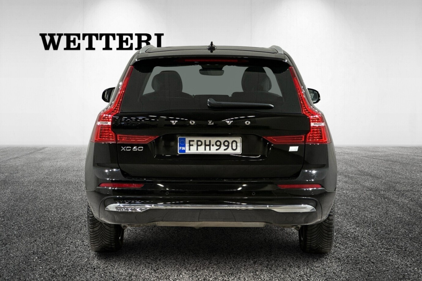 Esittelykuva VOLVO XC60 lataushybridiautosta.