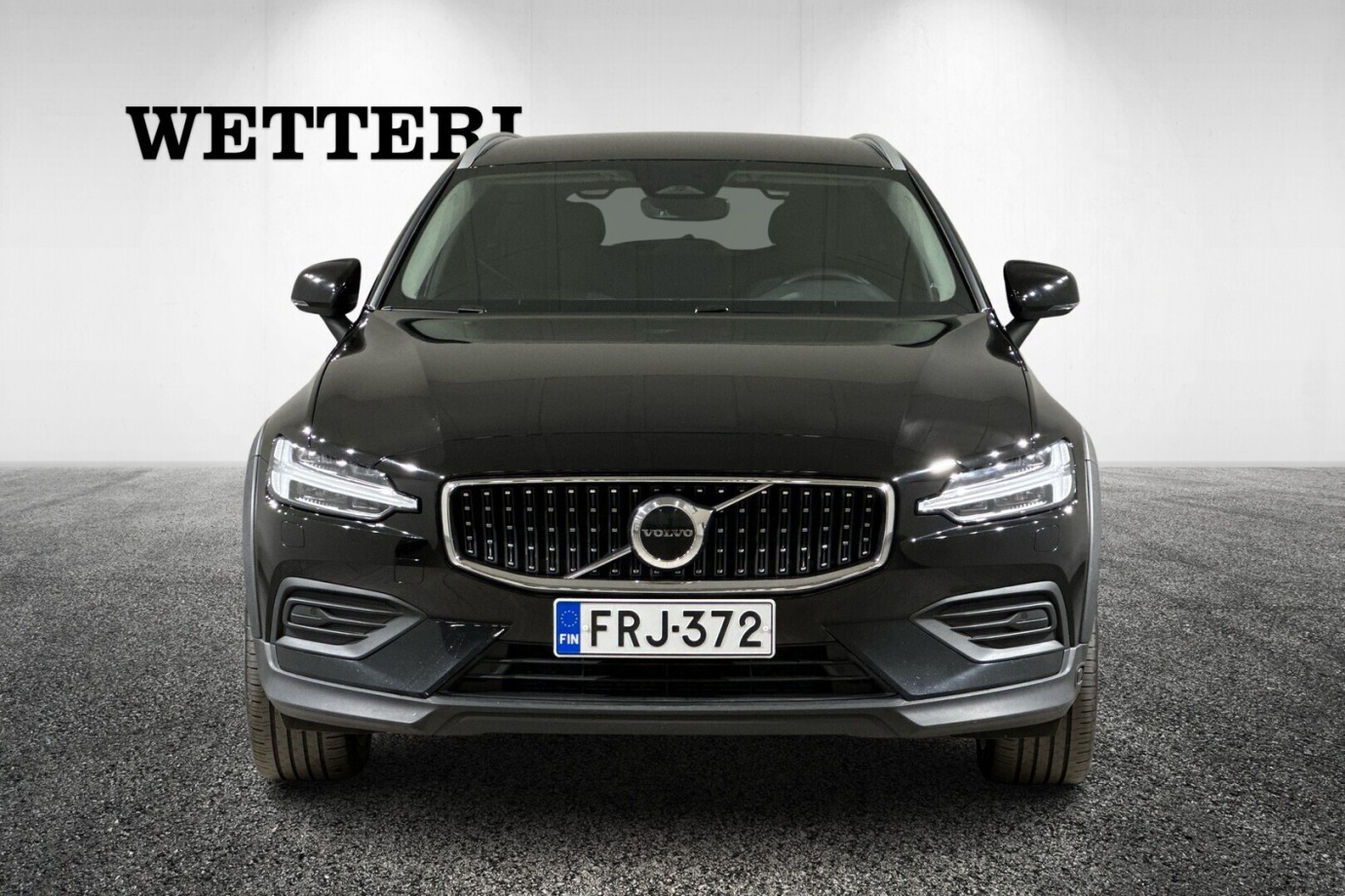 Esittelykuva VOLVO V60 CROSS COUNTRY kevythybridiautosta.