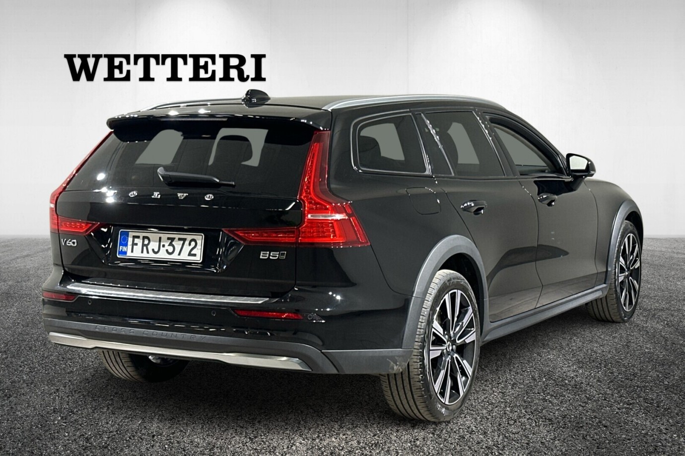 Esittelykuva VOLVO V60 CROSS COUNTRY kevythybridiautosta.