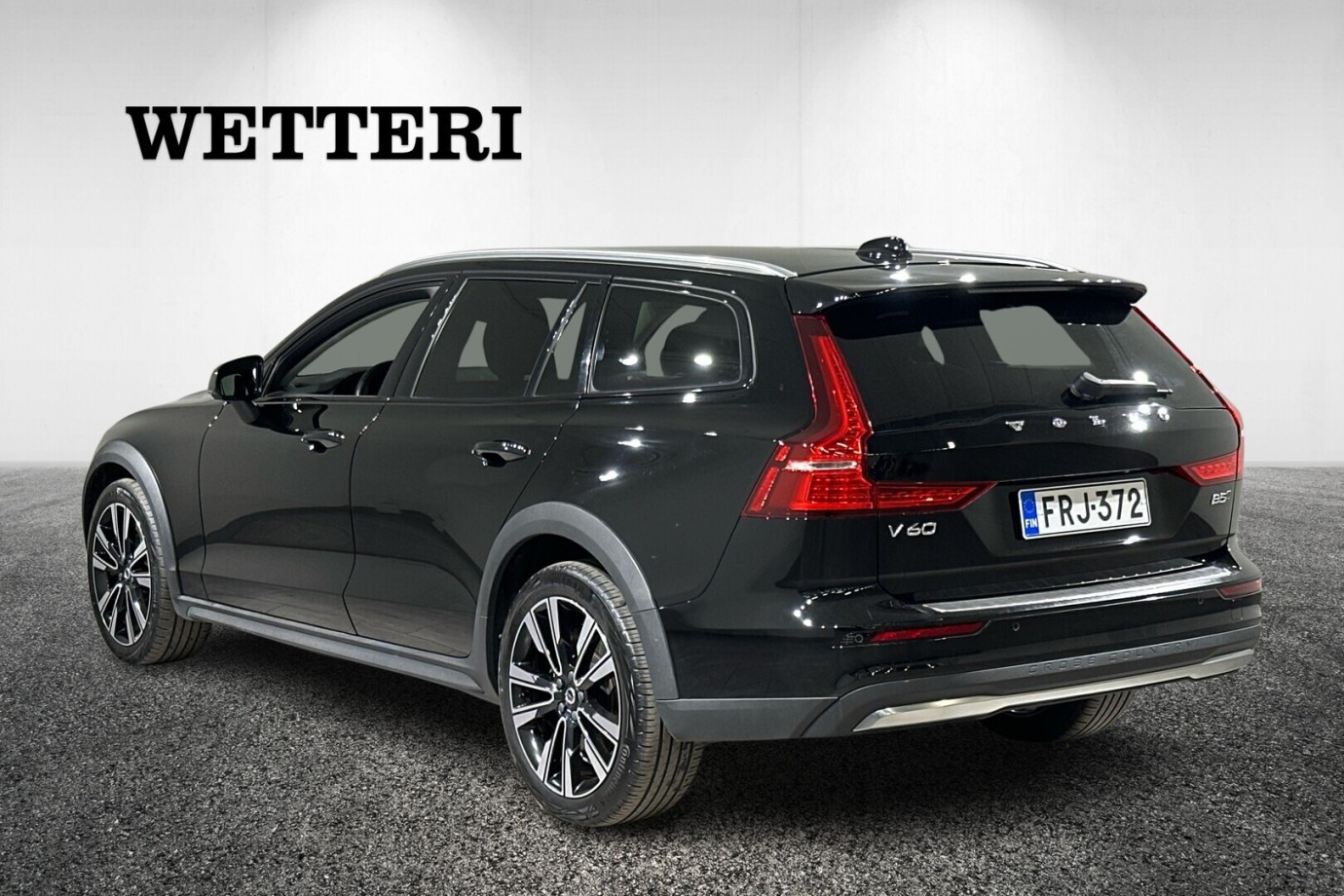 Esittelykuva VOLVO V60 CROSS COUNTRY kevythybridiautosta.