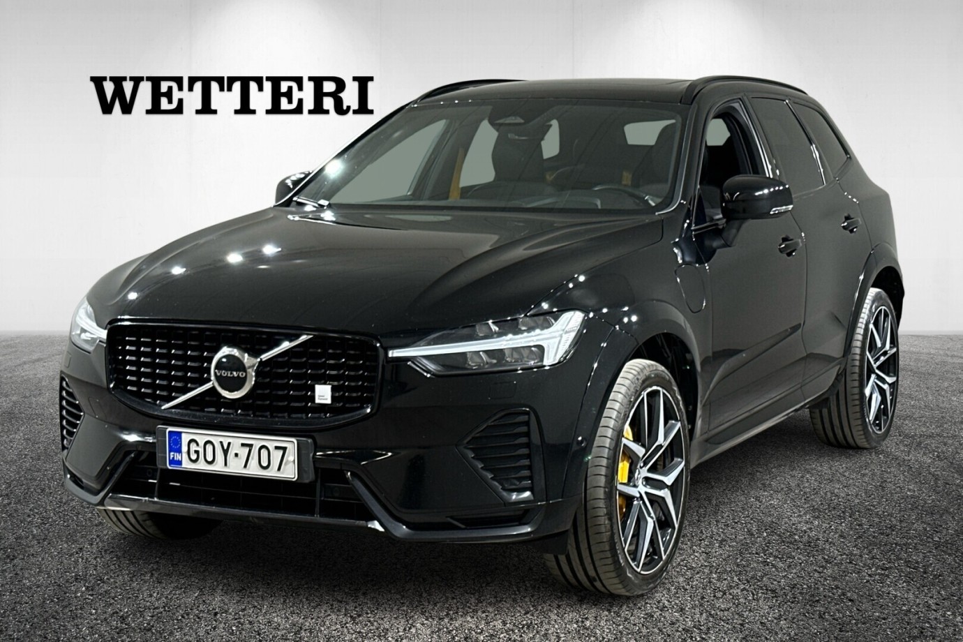 Esittelykuva VOLVO XC60 lataushybridiautosta.