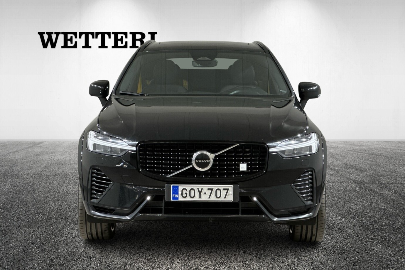 Esittelykuva VOLVO XC60 lataushybridiautosta.