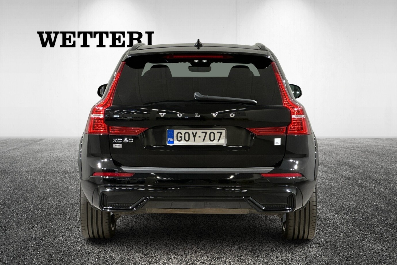 Esittelykuva VOLVO XC60 lataushybridiautosta.