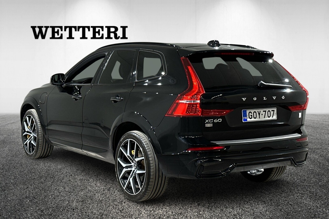Esittelykuva VOLVO XC60 lataushybridiautosta.