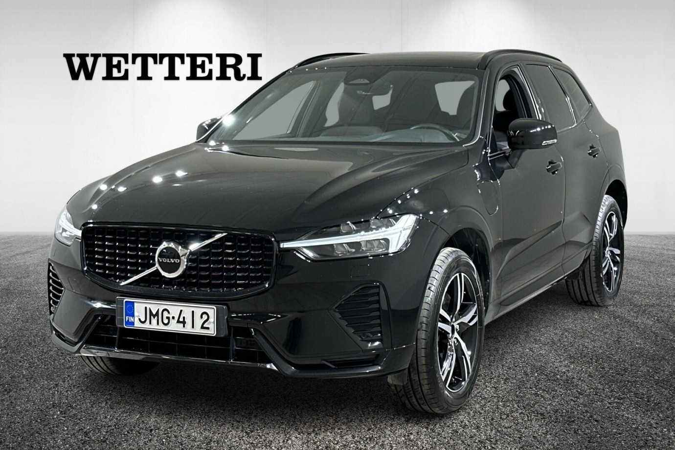 Esittelykuva VOLVO XC60 lataushybridiautosta.