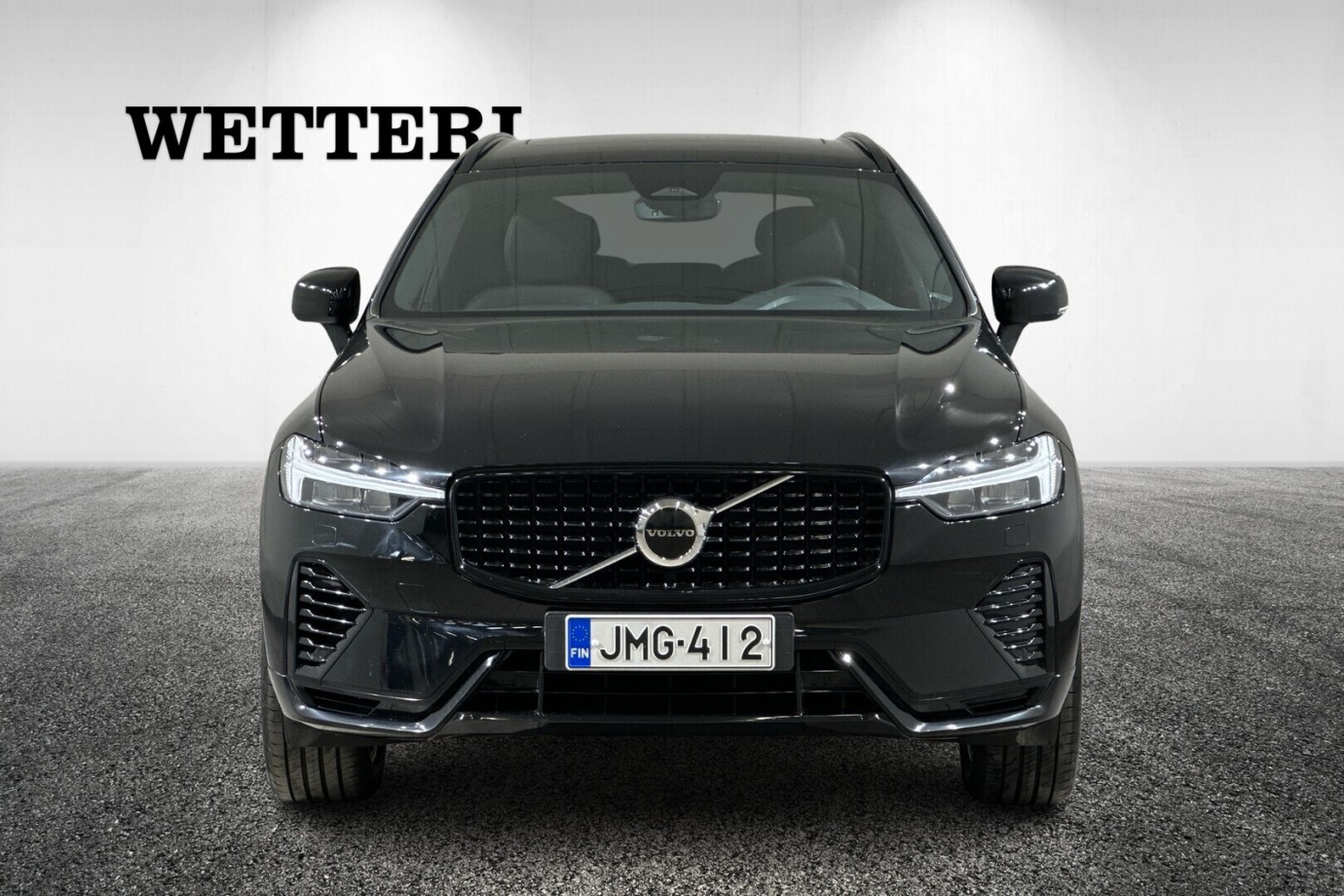 Esittelykuva VOLVO XC60 lataushybridiautosta.