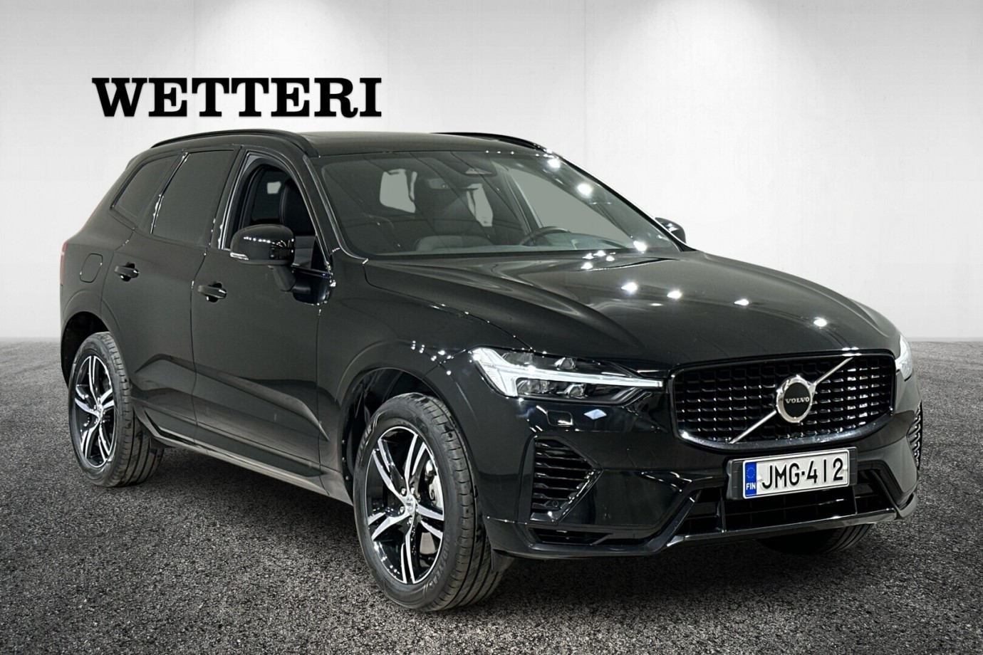 Esittelykuva VOLVO XC60 lataushybridiautosta.