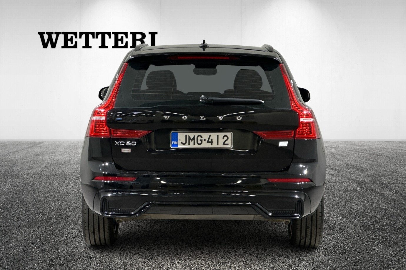 Esittelykuva VOLVO XC60 lataushybridiautosta.
