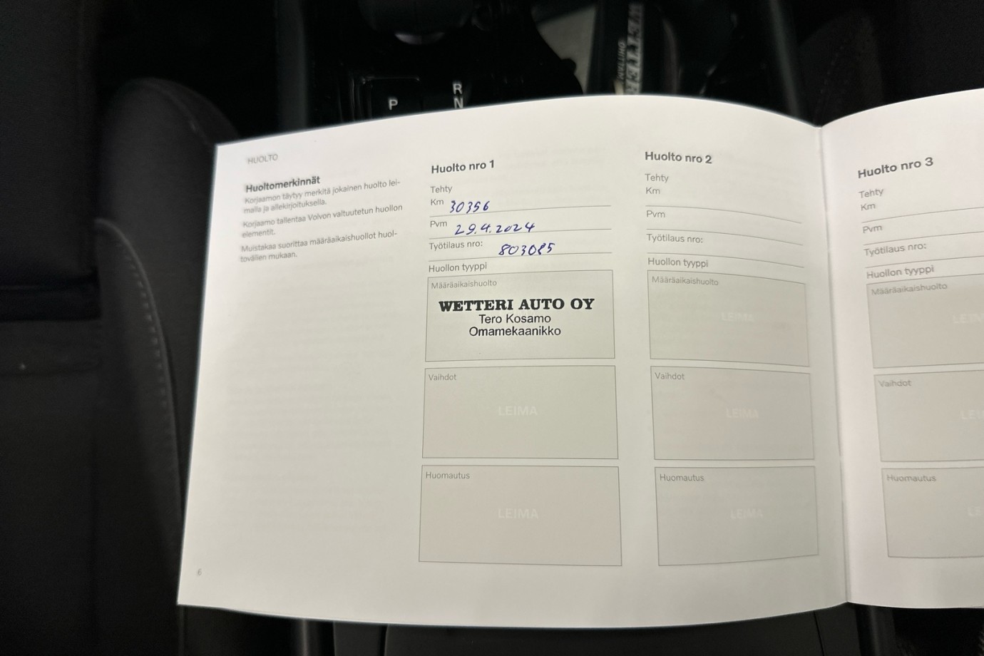 Esittelykuva VOLVO XC40 täyssähköautosta.