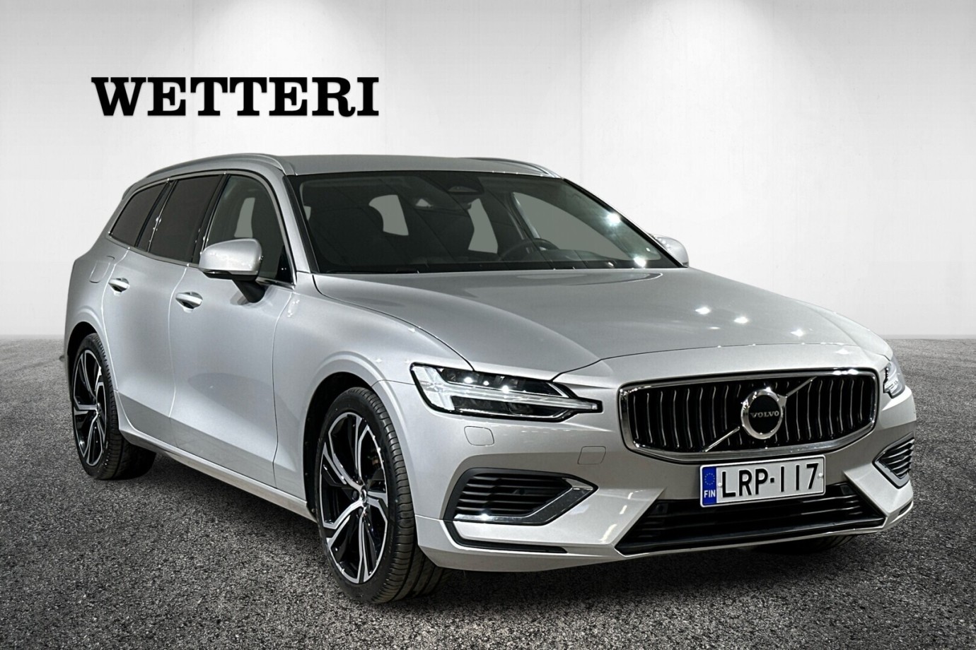 Esittelykuva VOLVO V60 lataushybridiautosta.