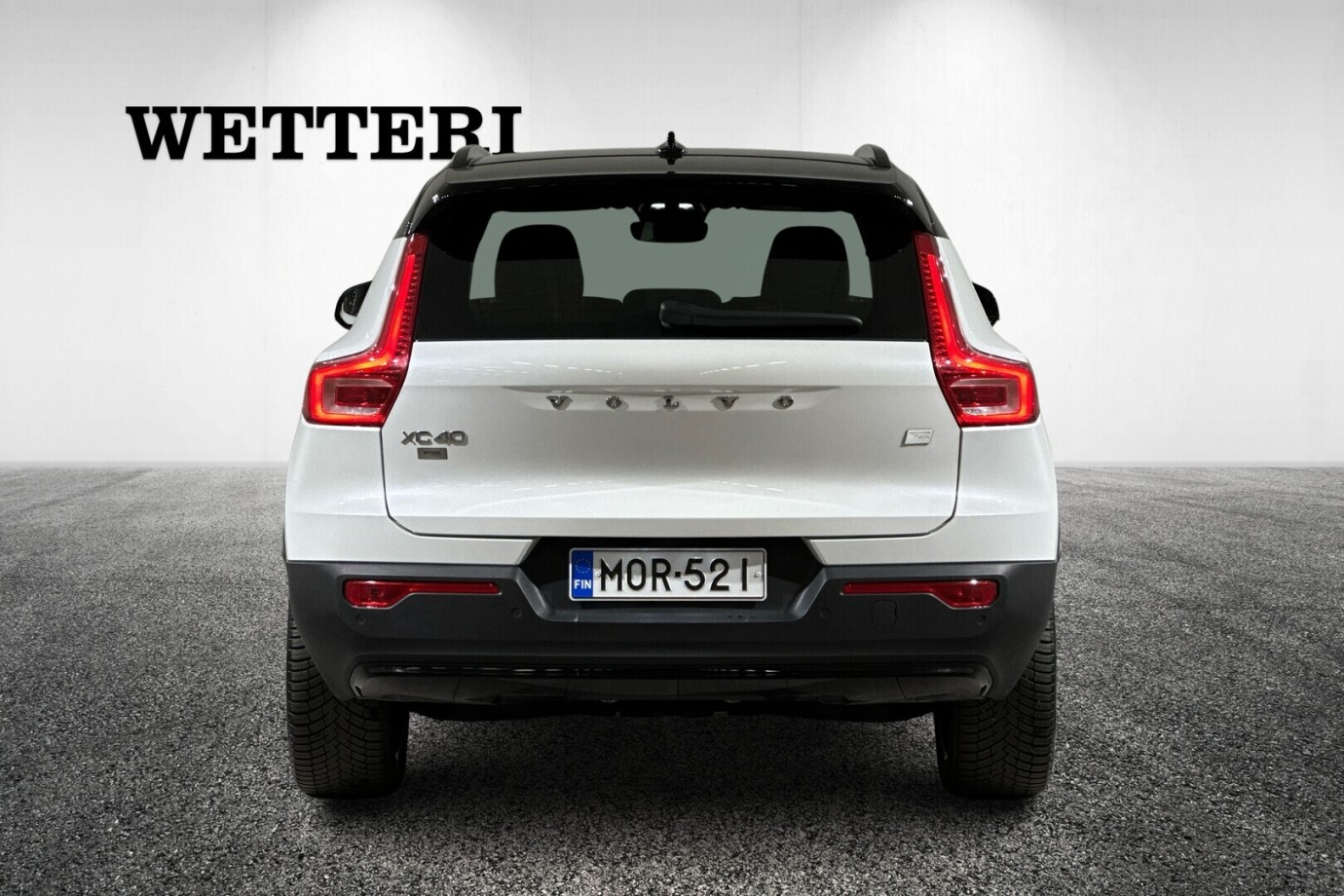 Esittelykuva VOLVO XC40 täyssähköautosta.