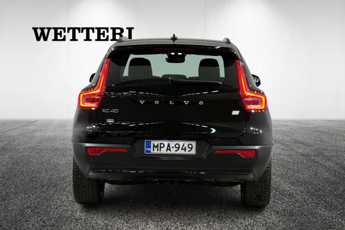 Esittelykuva VOLVO XC40 täyssähköautosta.