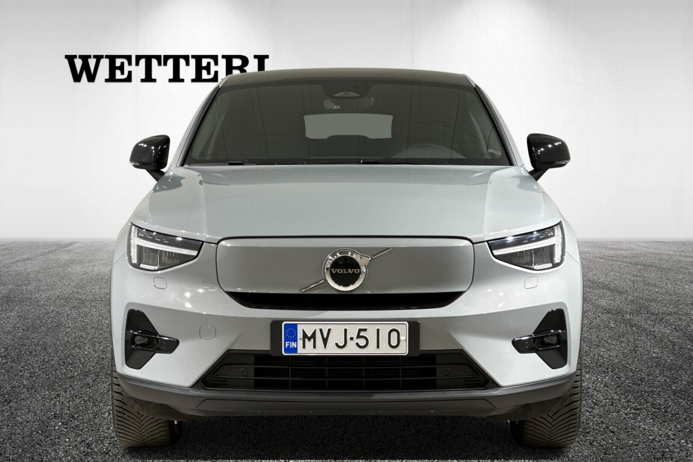 Esittelykuva VOLVO C40 täyssähköautosta.