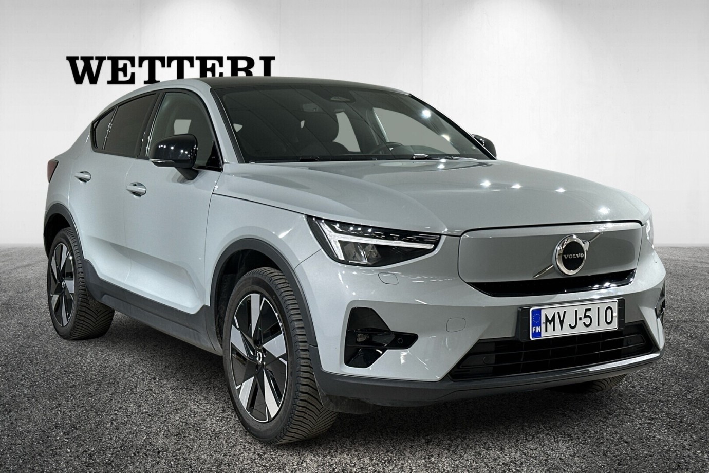 Esittelykuva VOLVO C40 täyssähköautosta.