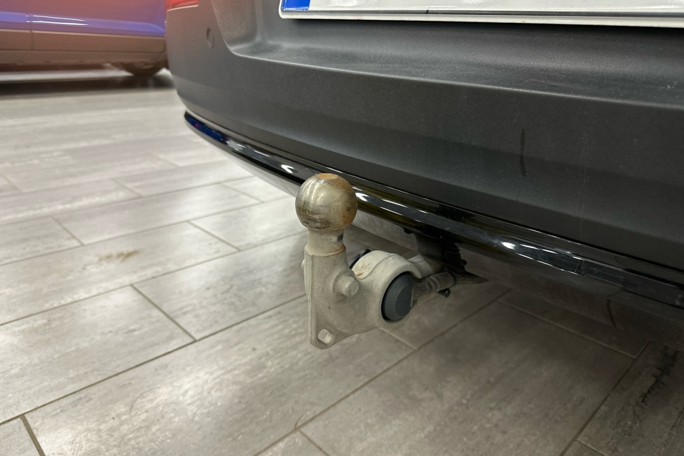 Esittelykuva VOLVO C40 täyssähköautosta.