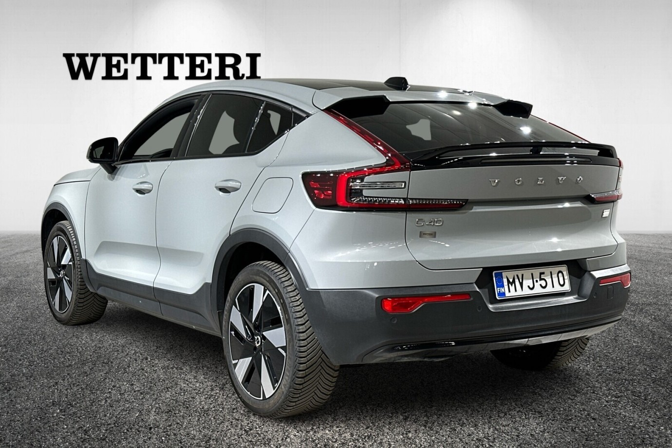 Esittelykuva VOLVO C40 täyssähköautosta.