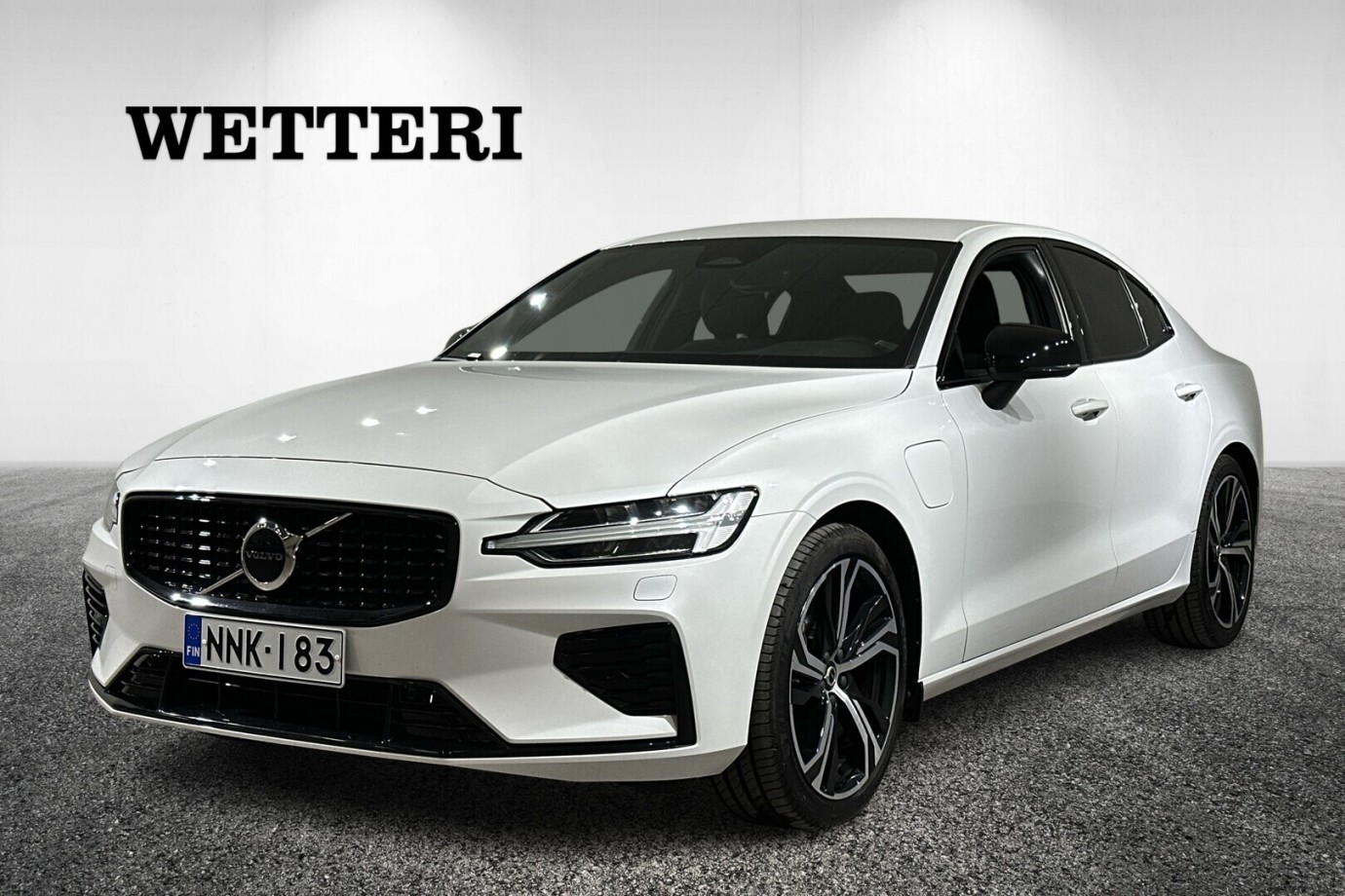 Esittelykuva VOLVO S60 lataushybridiautosta.