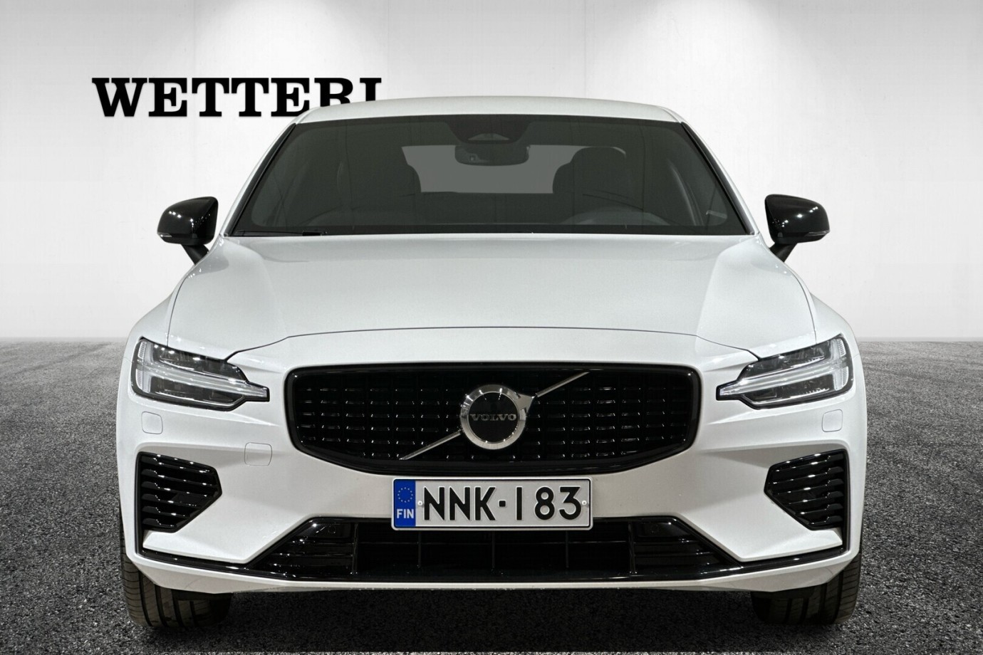 Esittelykuva VOLVO S60 lataushybridiautosta.