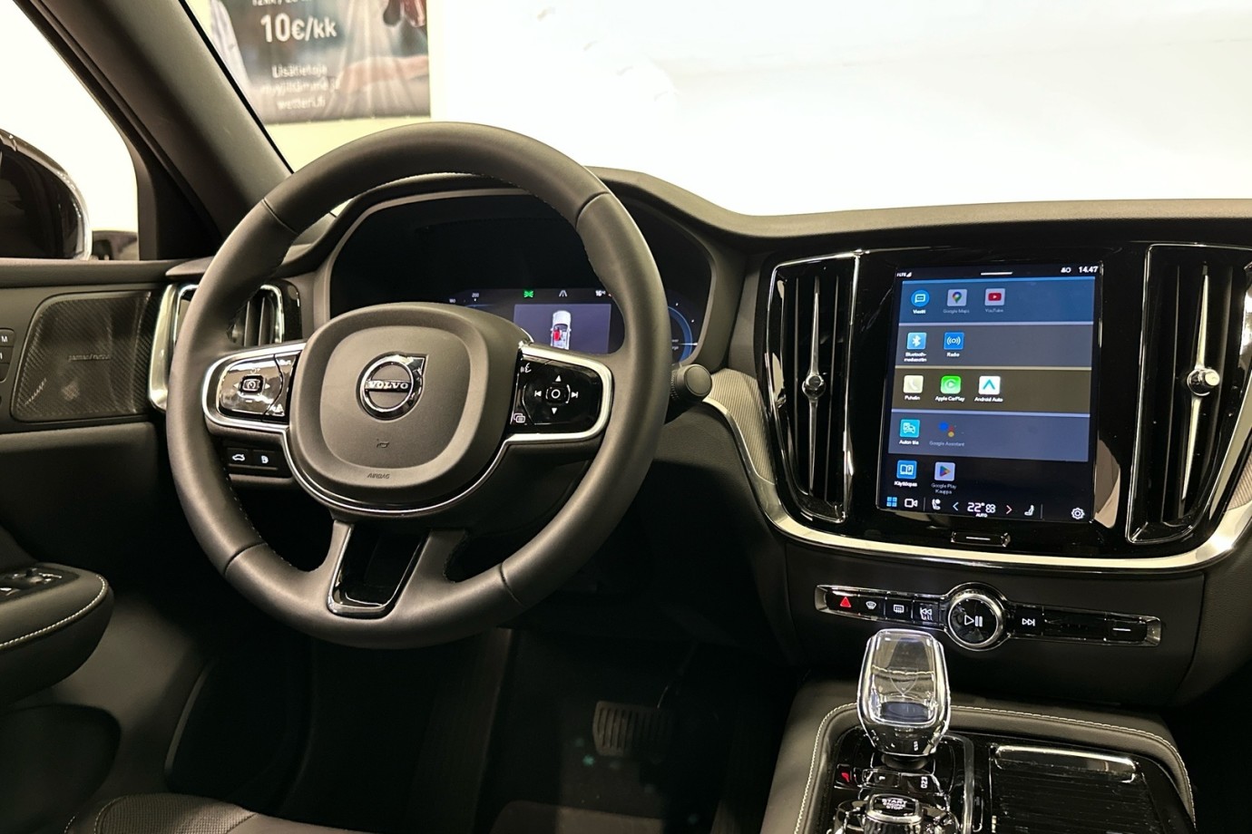 Esittelykuva VOLVO S60 lataushybridiautosta.