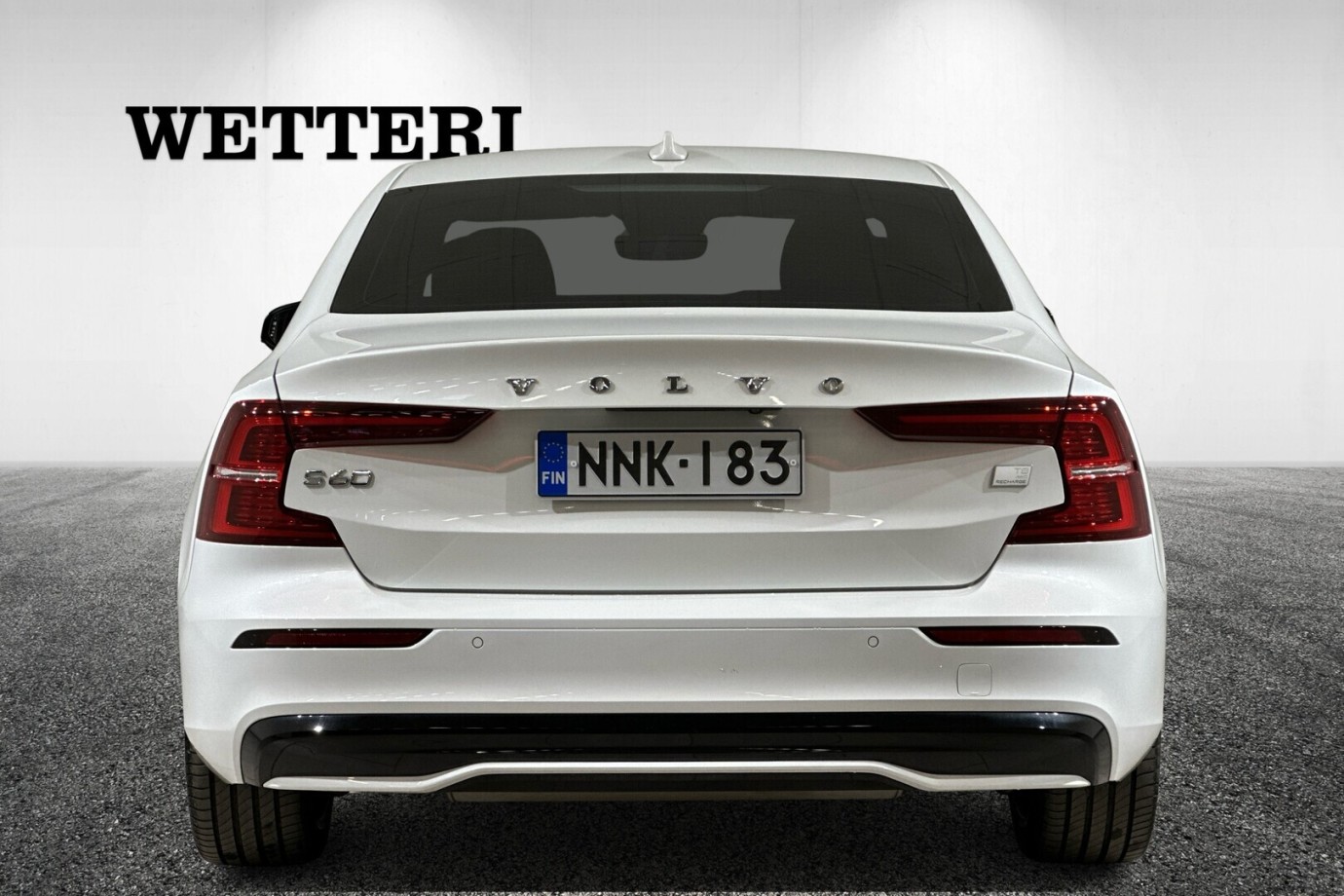 Esittelykuva VOLVO S60 lataushybridiautosta.