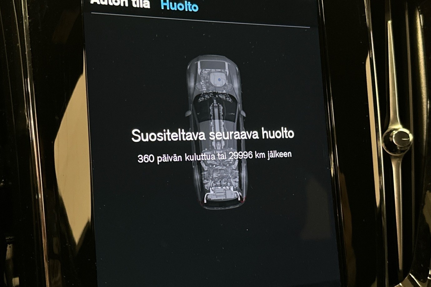 Esittelykuva VOLVO V60 lataushybridiautosta.