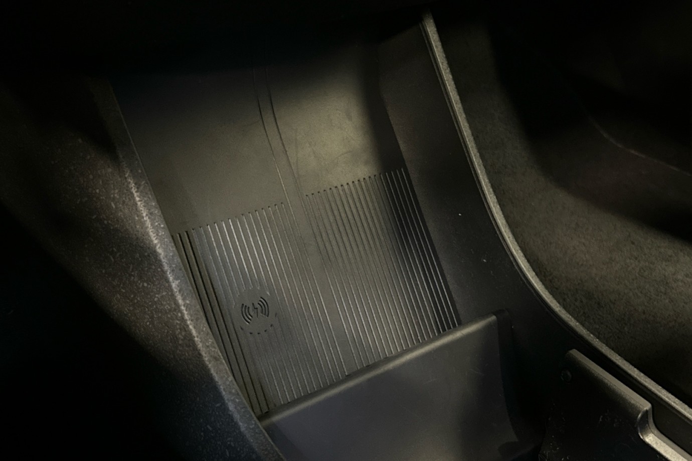 Esittelykuva VOLVO EX30 täyssähköautosta.