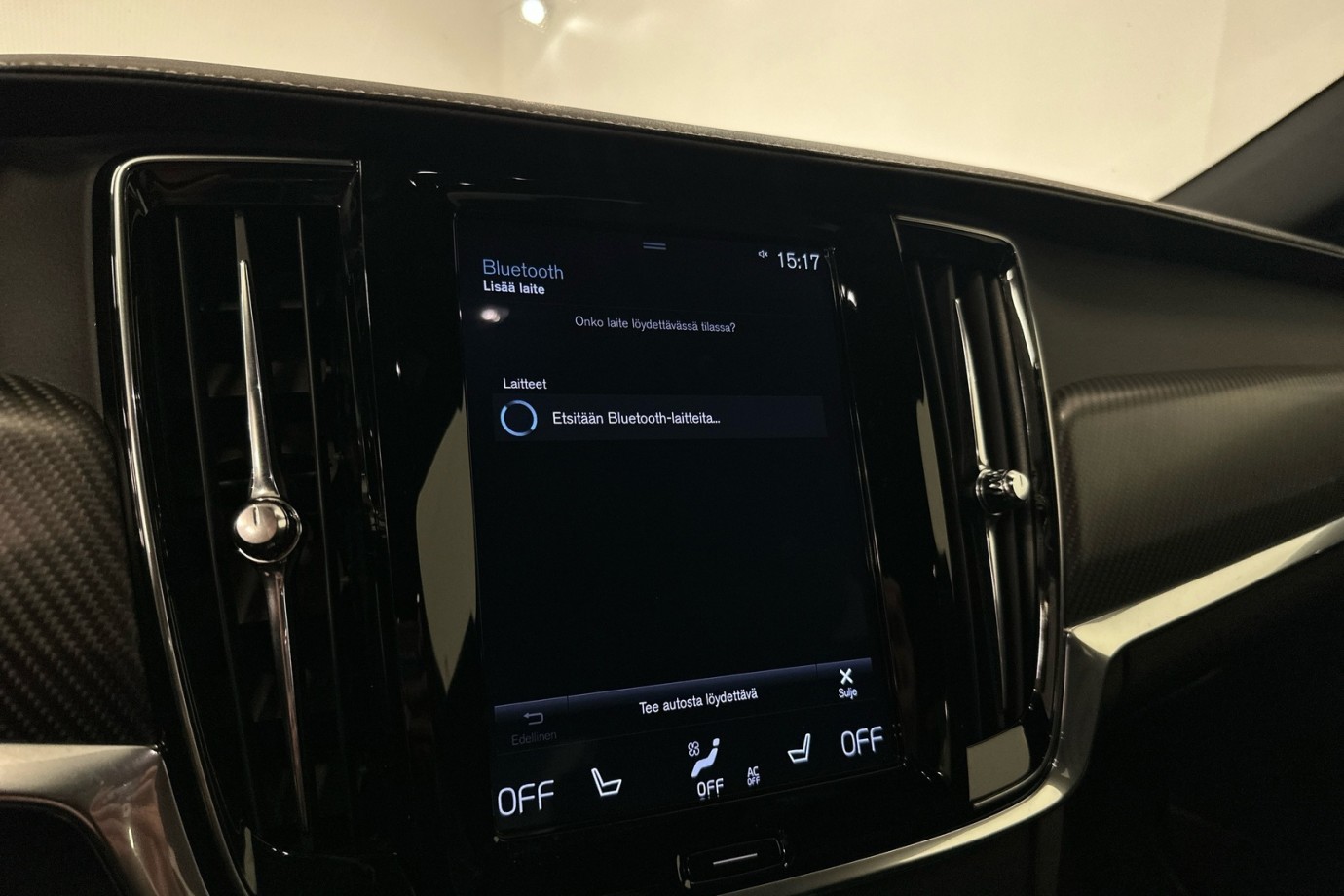 Esittelykuva VOLVO S90 lataushybridiautosta.