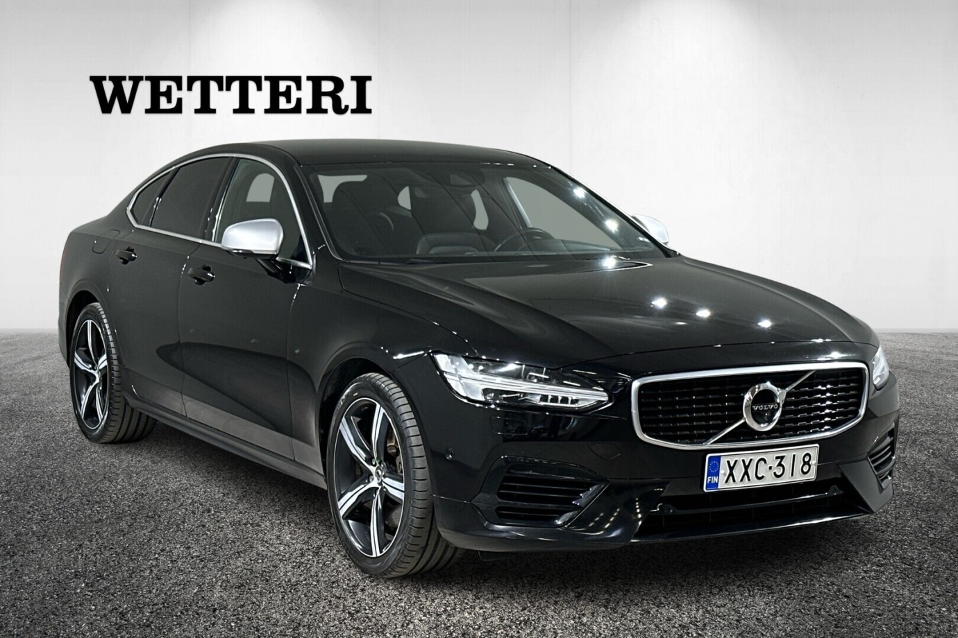 Esittelykuva VOLVO S90 lataushybridiautosta.