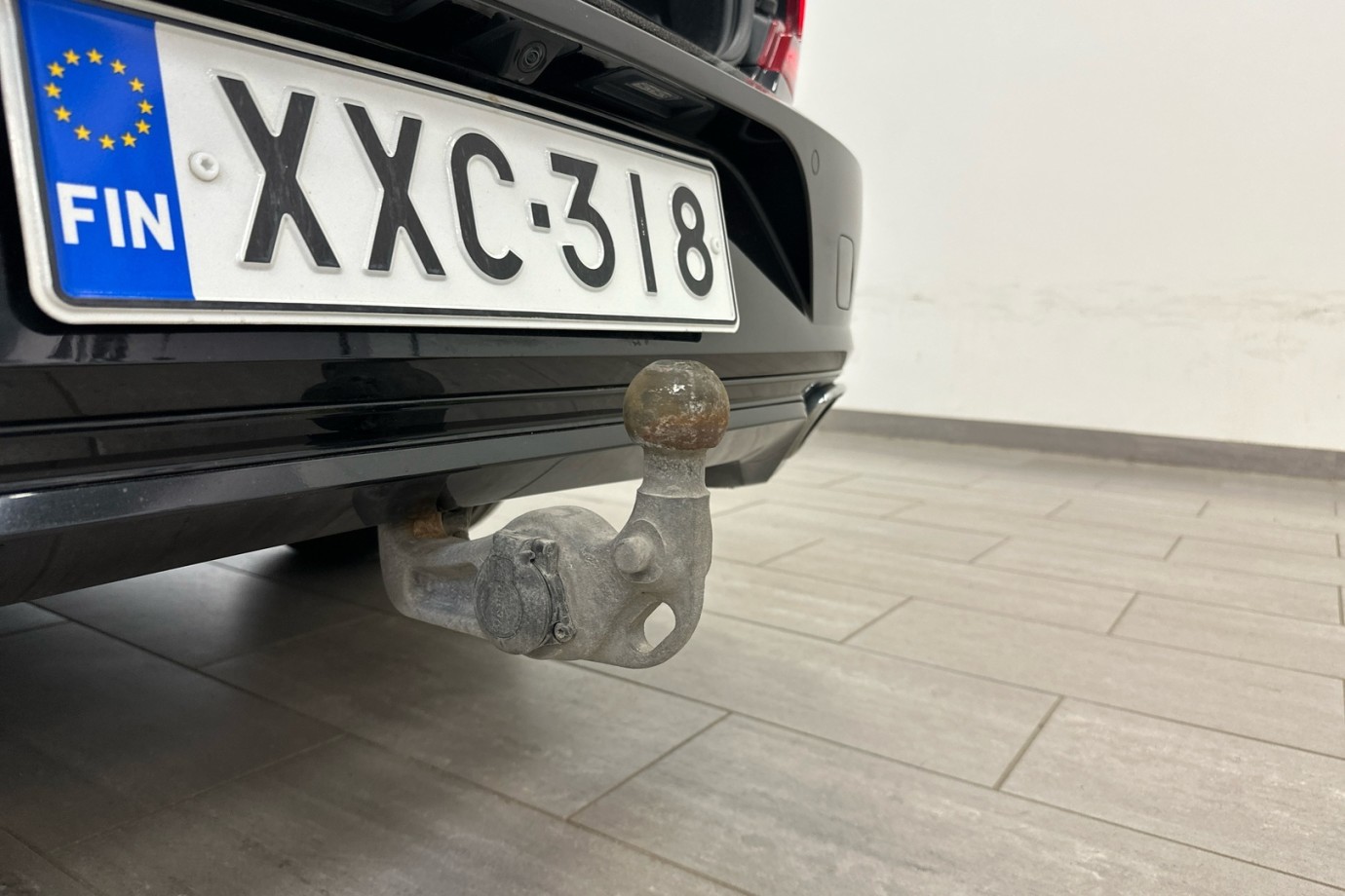 Esittelykuva VOLVO S90 lataushybridiautosta.