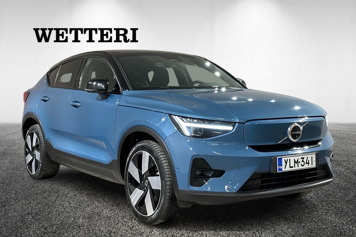 Esittelykuva VOLVO C40 täyssähköautosta.