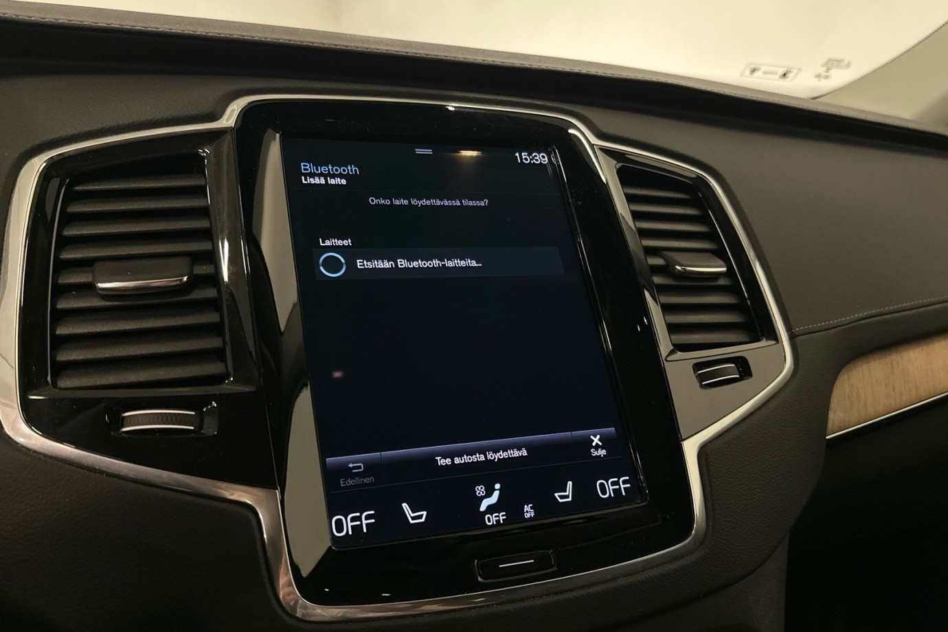 Esittelykuva VOLVO XC90 lataushybridiautosta.