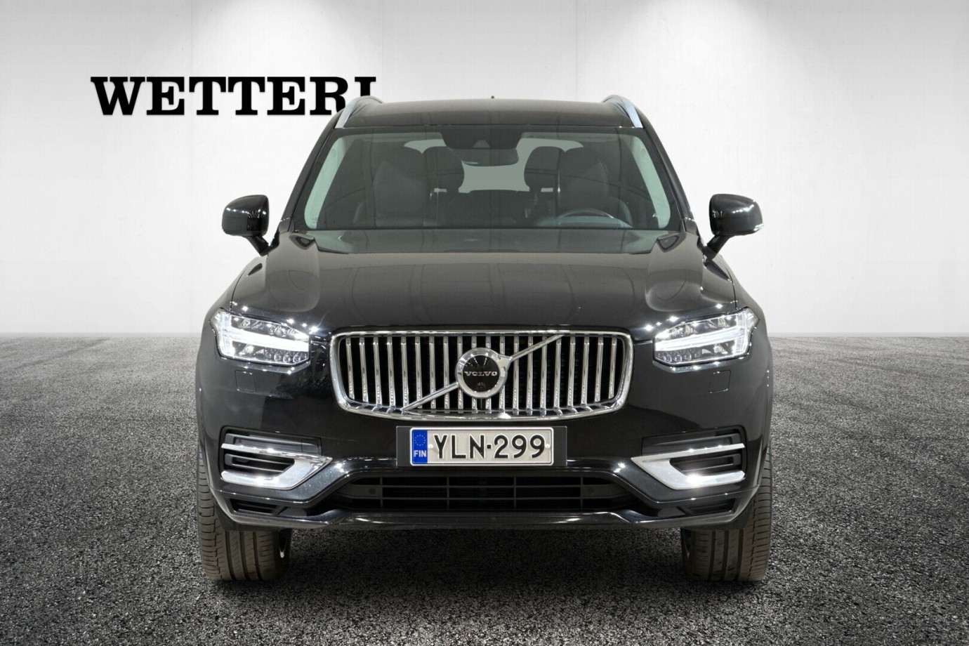 Esittelykuva VOLVO XC90 lataushybridiautosta.