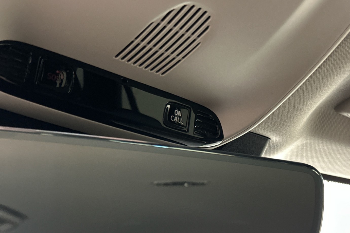 Esittelykuva VOLVO XC90 lataushybridiautosta.