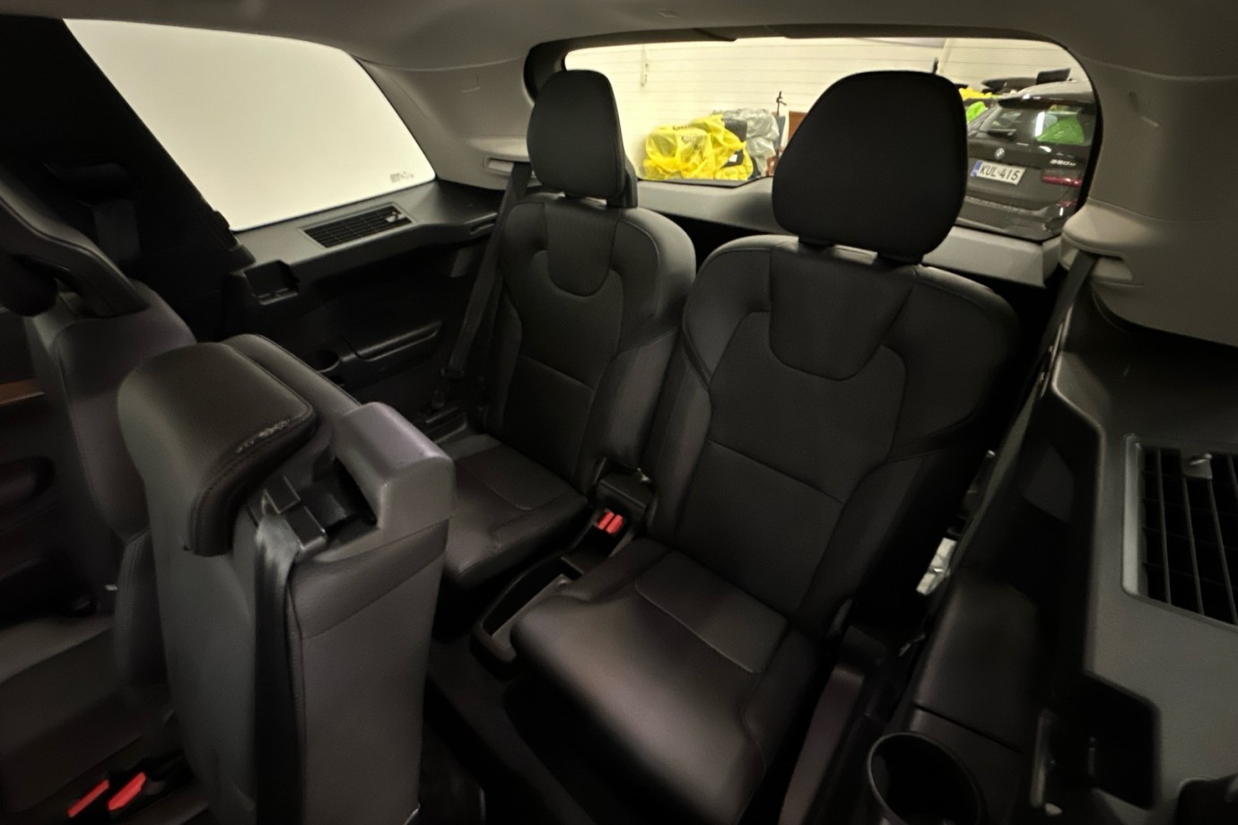 Esittelykuva VOLVO XC90 lataushybridiautosta.