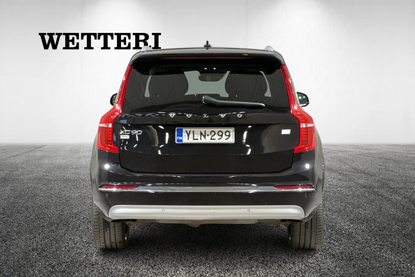 Esittelykuva VOLVO XC90 lataushybridiautosta.