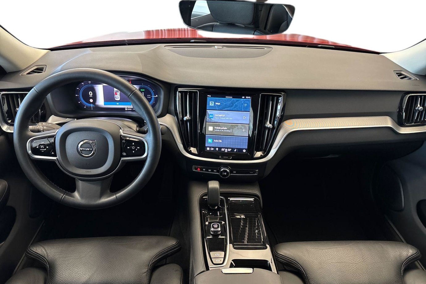 Esittelykuva Volvo S60 lataushybridiautosta.