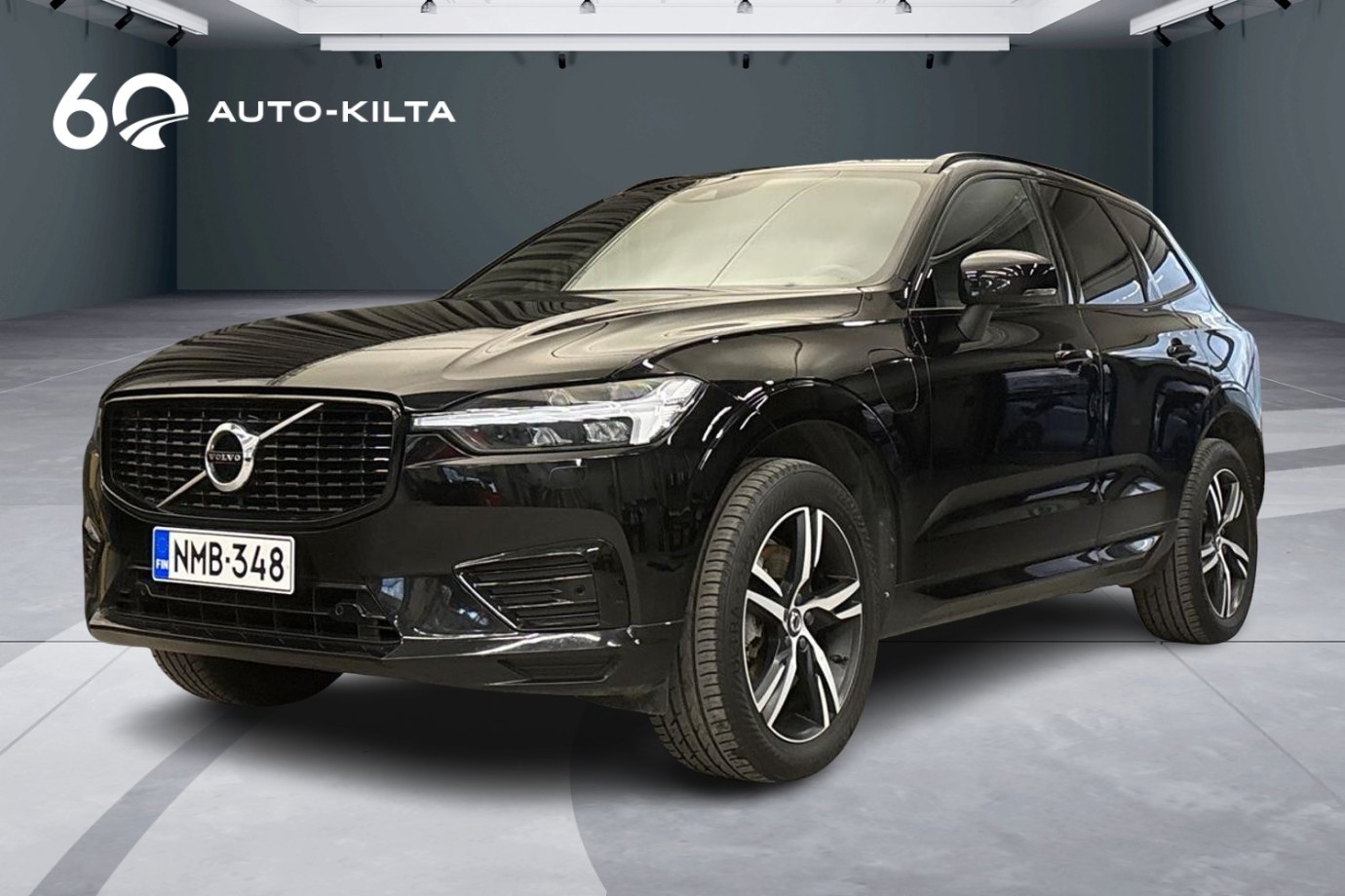 Esittelykuva Volvo XC60 lataushybridiautosta.