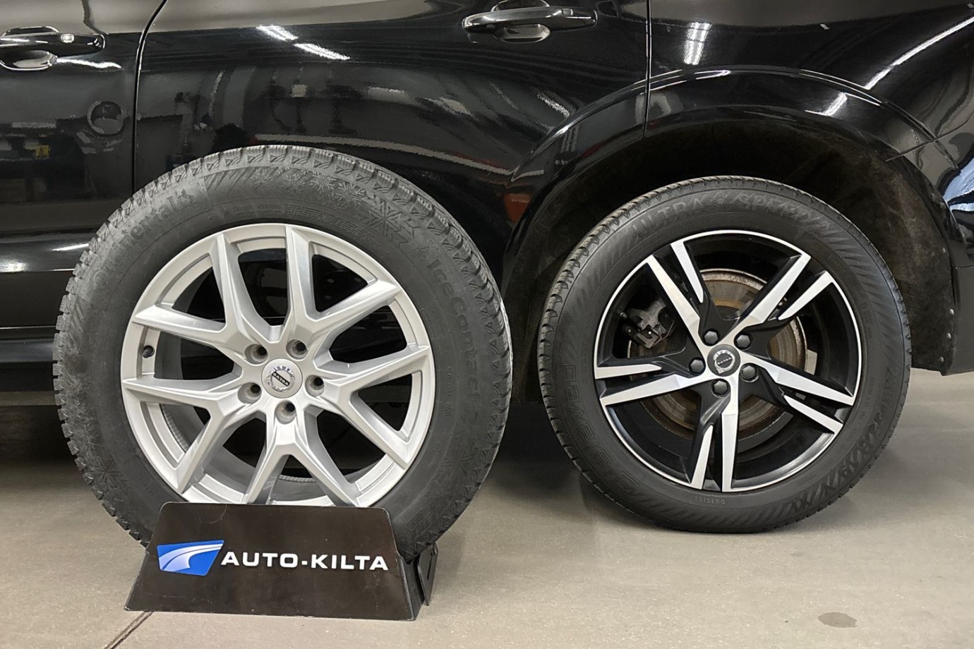 Esittelykuva Volvo XC60 lataushybridiautosta.