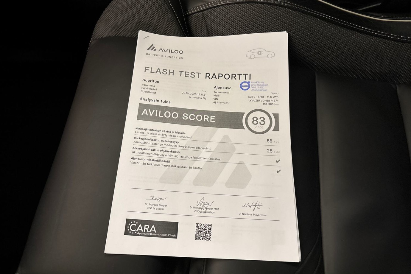 Esittelykuva Volvo XC60 lataushybridiautosta.