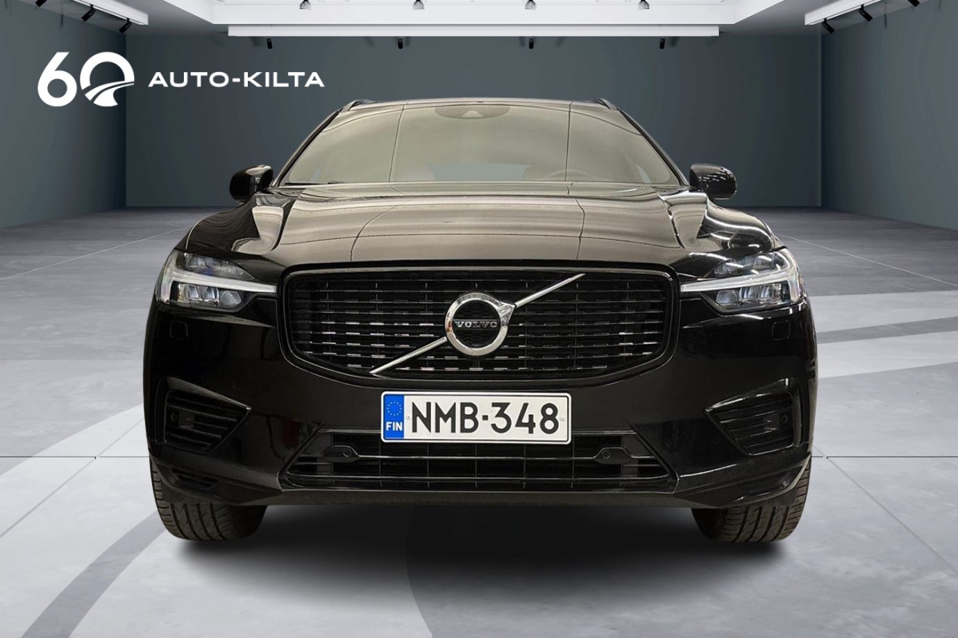Esittelykuva Volvo XC60 lataushybridiautosta.