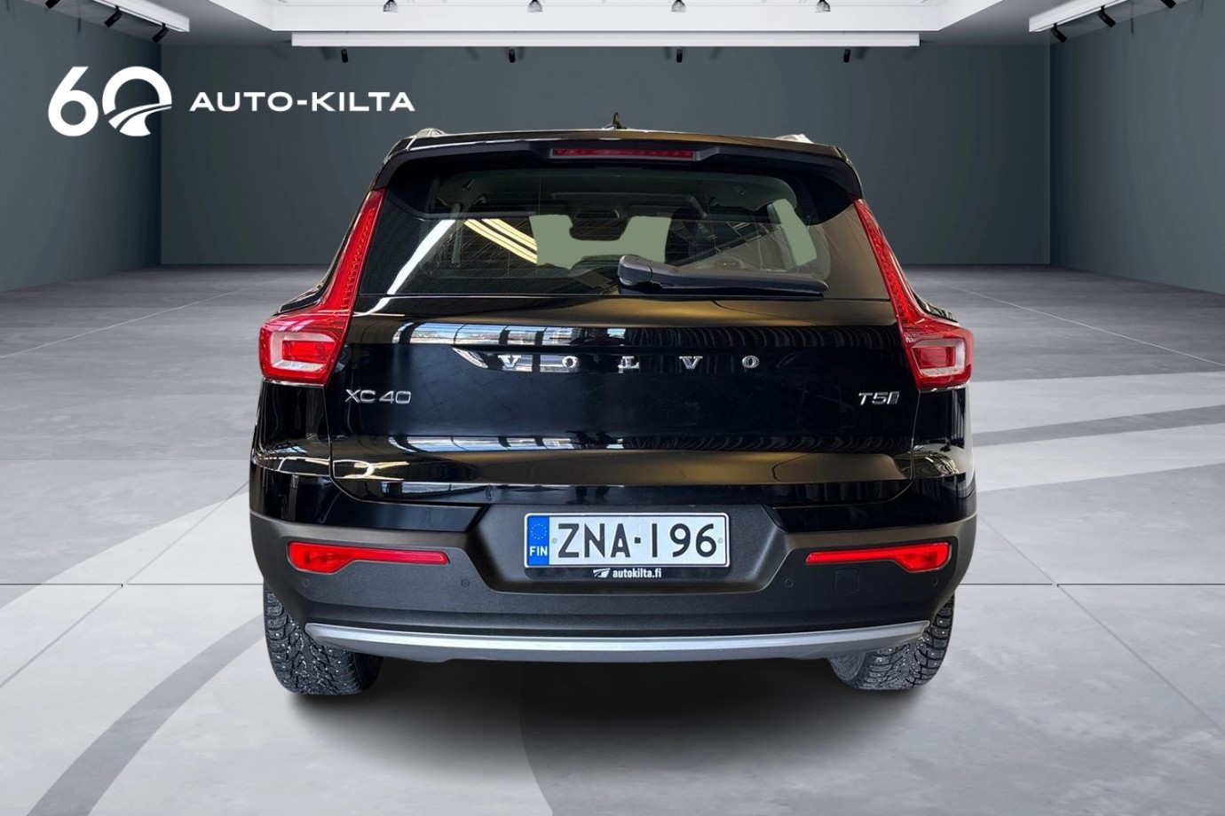 Esittelykuva VOLVO XC40 lataushybridiautosta.