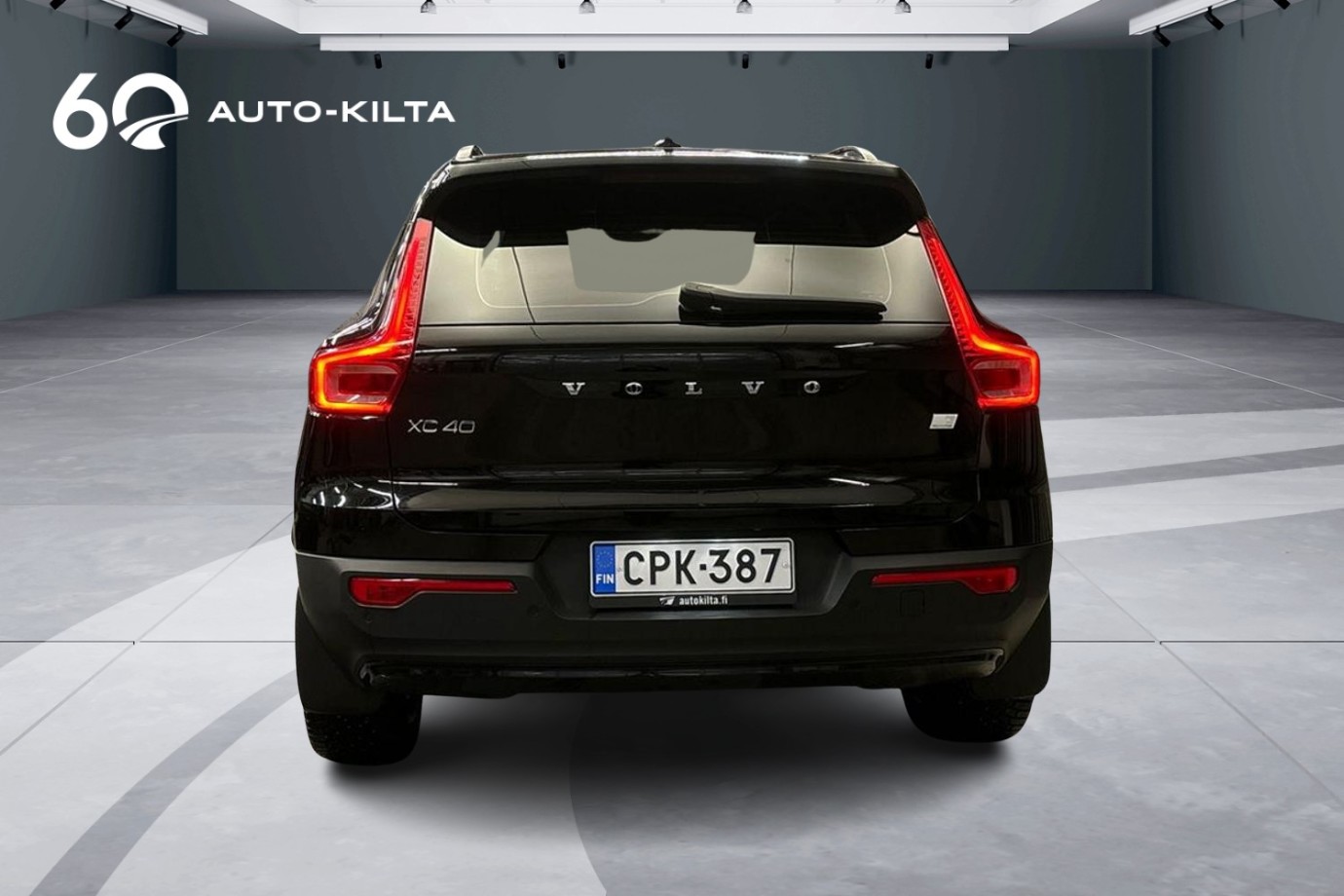 Esittelykuva Volvo XC40 täyssähköautosta.