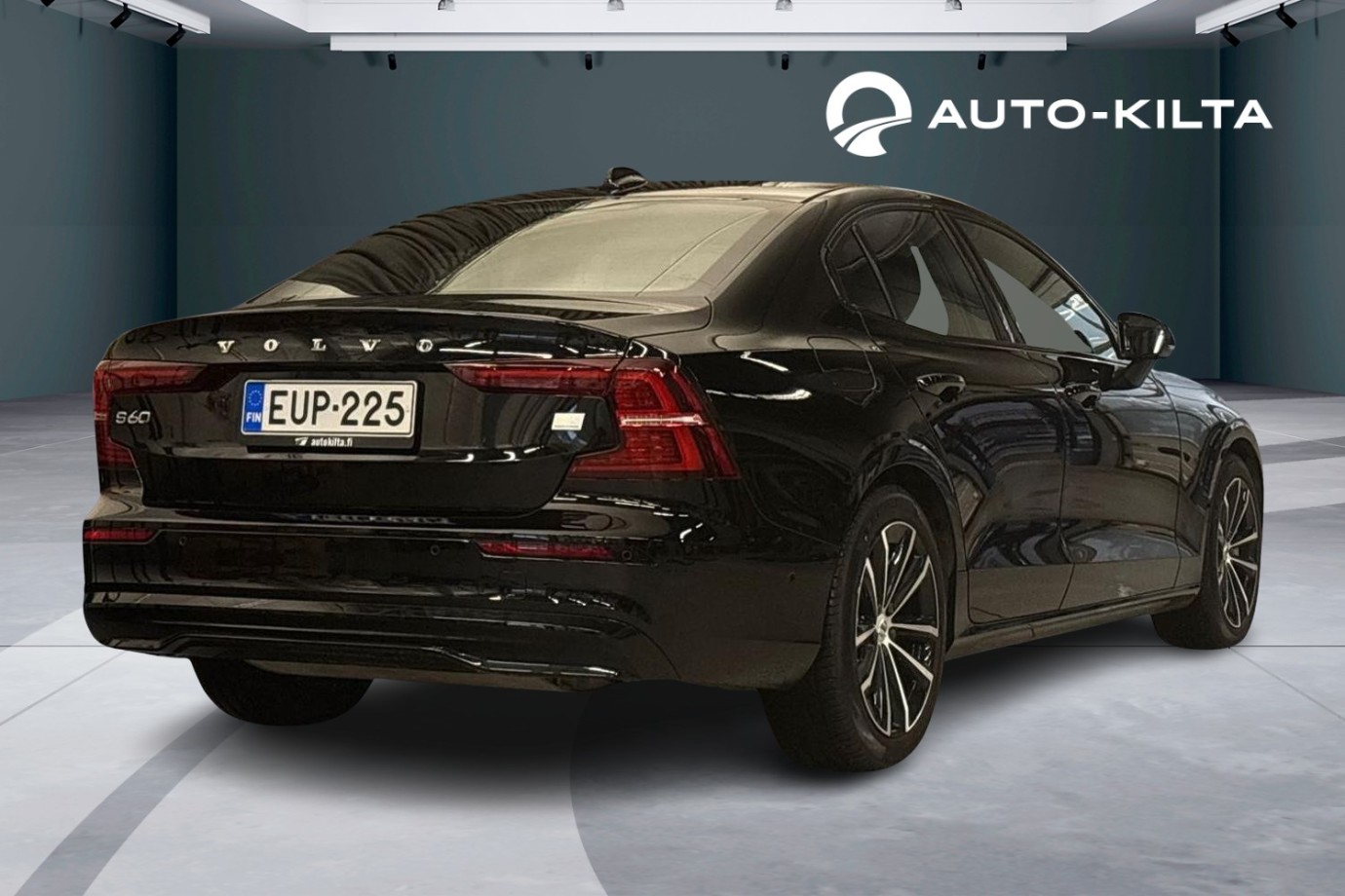 Esittelykuva Volvo S60 lataushybridiautosta.