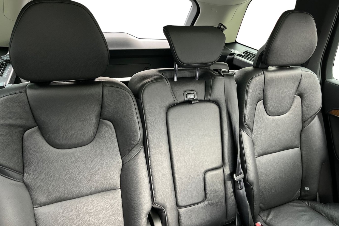 Esittelykuva VOLVO XC90 lataushybridiautosta.