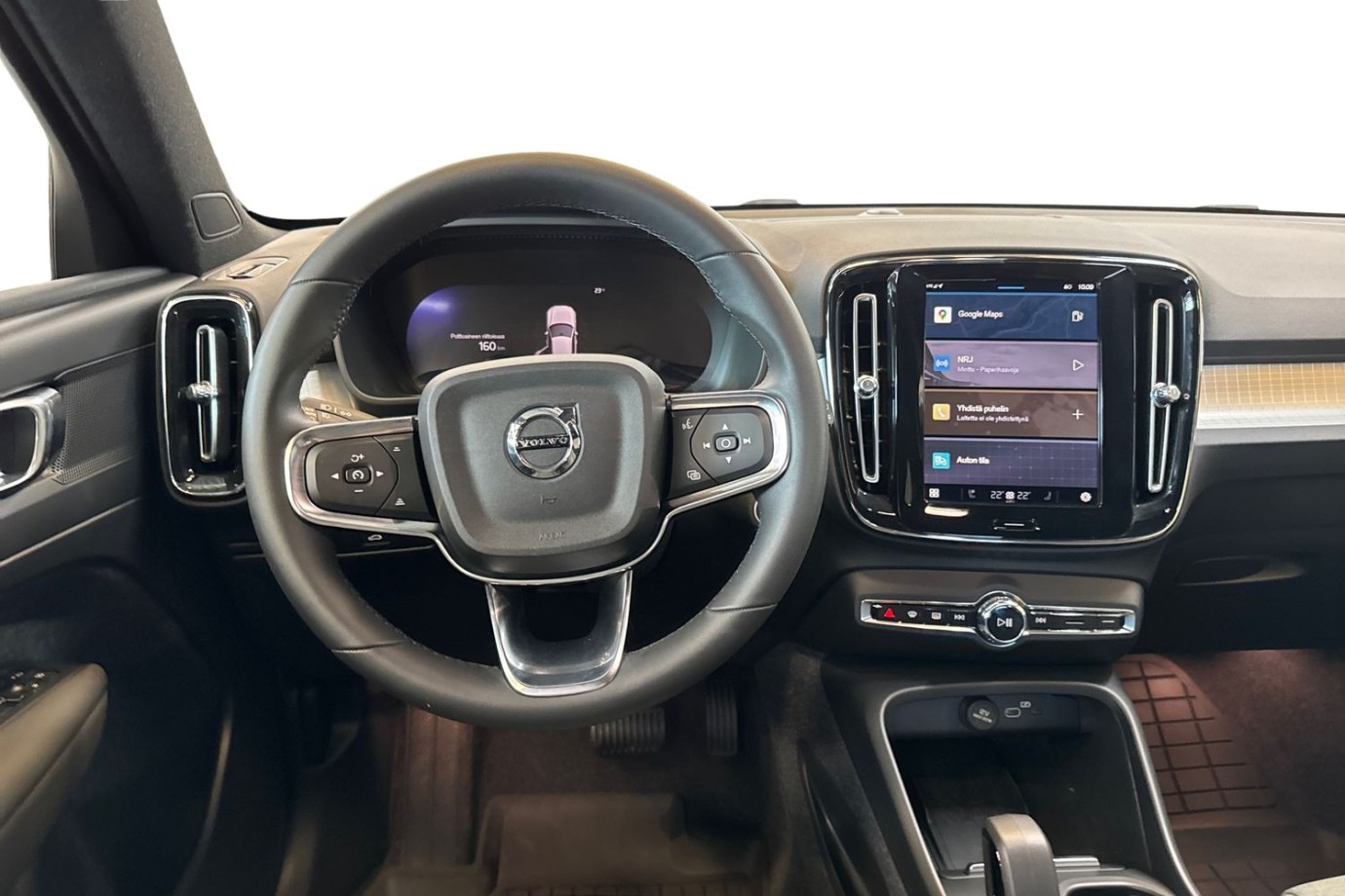 Esittelykuva VOLVO XC40 kevythybridiautosta.