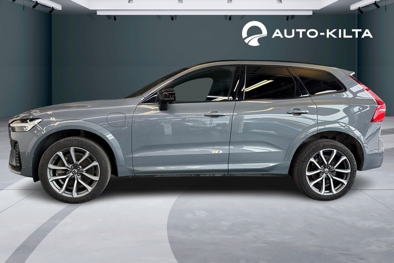 Esittelykuva Volvo XC60 lataushybridiautosta.
