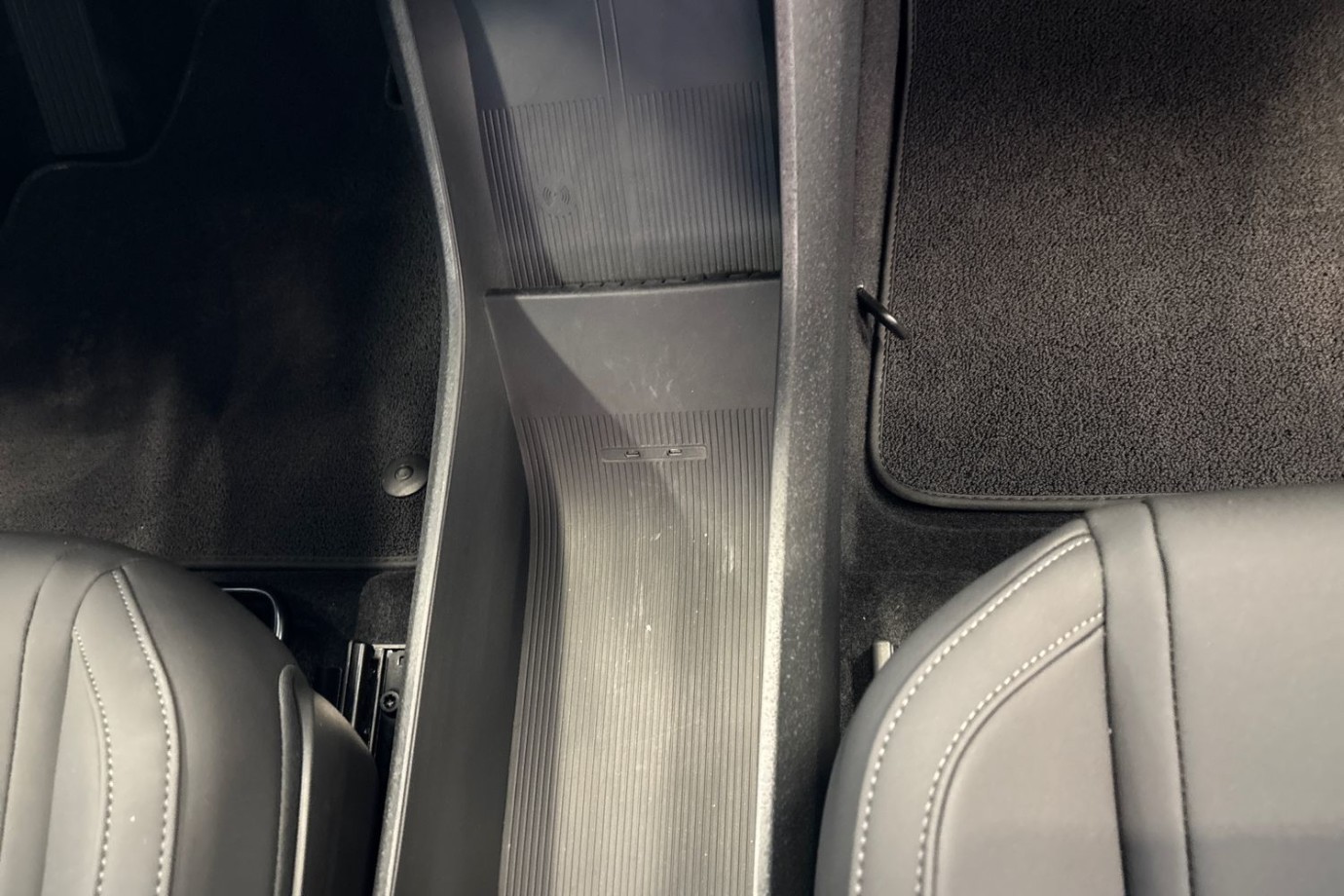 Esittelykuva Volvo EX30 täyssähköautosta.