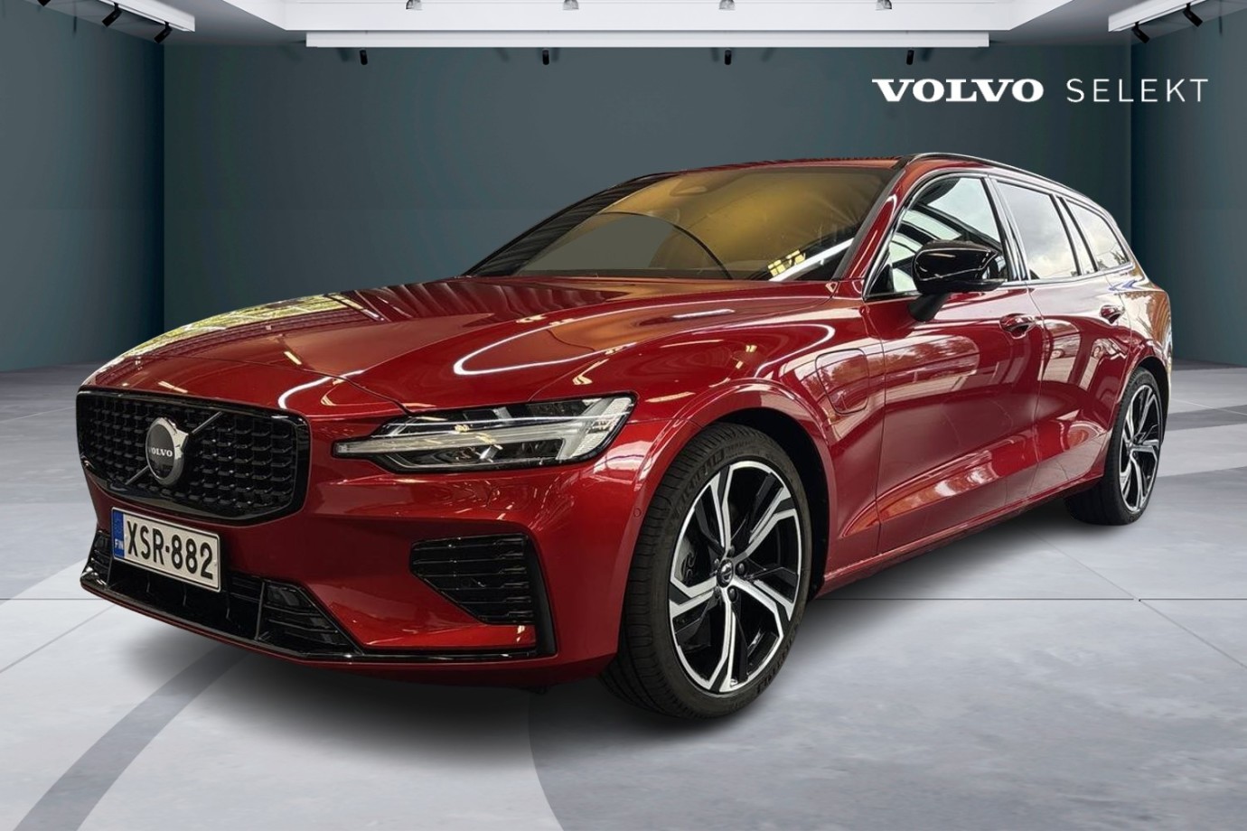 Esittelykuva Volvo V60 lataushybridiautosta.