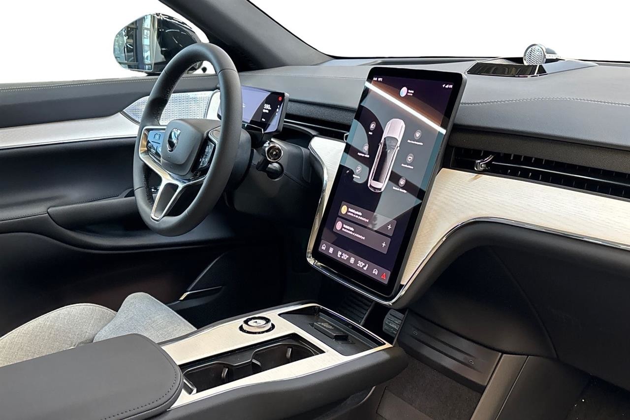 Esittelykuva Volvo EX90 täyssähköautosta.
